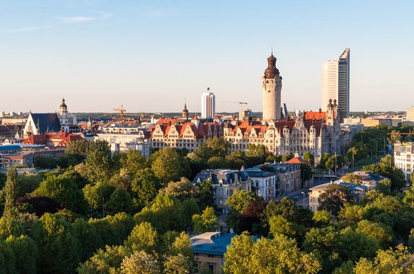 Adacta auf der „IT für Versicherungen 2026“: KI beginnt im Kernsystem